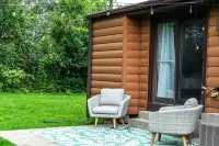 Hwy Chalet Centrally Located to Area Attractions Hotels in Geneva