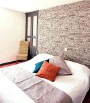 Hôtel Logis le Bourbon Hotel di Saint-Julien-Chapteuil