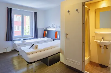 EasyHotel Zürich Limmatplatz Отели рядом с достопримечательностью «Flussbad Oberer Letten»