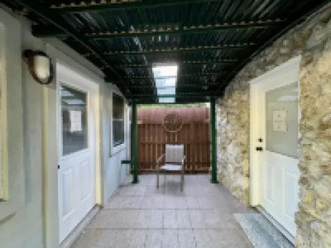 The Nest: Cozy 1-bedroom apartment in fabulous Gainesville with pickleball!