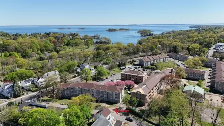 Cozy 2Br Retreat in Greenwich. Walk to Restaurants & Beach! Off-Street Parking.