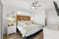 Pet Friendly Beach House - The Great White Florida House by Panhandle Getaways Hotels in Port St. Joe