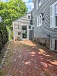 Cozy Seaside studio in charming Marblehead with AC, WiFi. Short walk to downtown