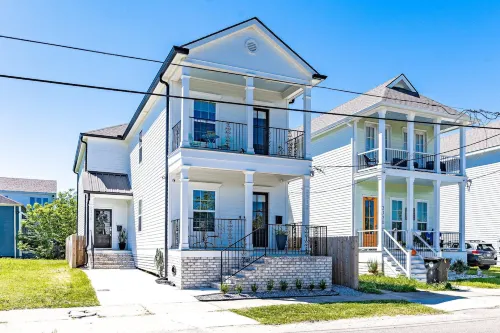 Charming Getaway with Chef's Kitchen and Breezy Greenway Access - Serene Retreat