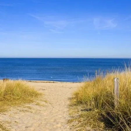 The Blue Horizon 3BR Retreat By Beach & Naval Base