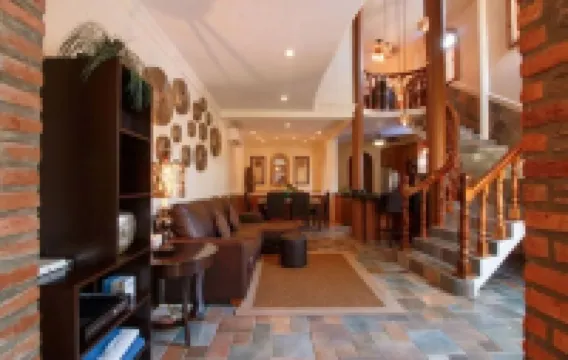 Private Villa, Authentic Cook Included, heated pool, just steps to the beach