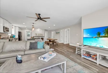 Large newly renovated family home. Sleeps 15. Walking distance to everything.