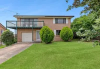 Malua Bay Coast House - Ocean Views - Short Stroll to Beach Hotel a Malua Bay