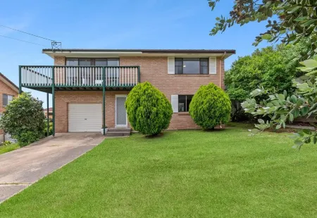 Malua Bay Coast House - Ocean Views - Short Stroll to Beach