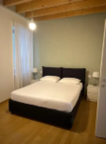 Delightful apartment in the historic center of one of the most beautiful villages in Italy. Hotel in zona Basilica di Santa Maria di Valvendra