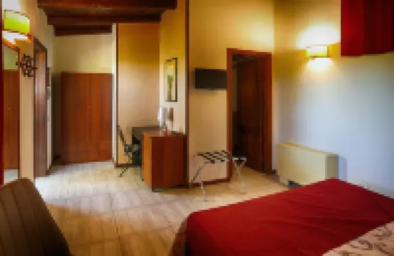 IMMERSED IN THE GREEN BETWEEN SEA AND MOUNTAINS