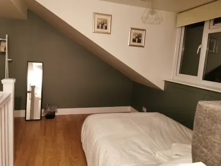 Spacious & Stylish Pet-Friendly Home – Perfect for Short or Long Stays Отели рядом с достопримечательностью «Парк Бринтон»