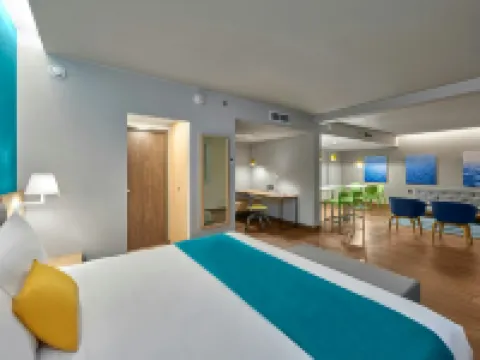 City Express Plus by Marriott Cancún Aeropuerto Riviera ベニート・ファレスのホテル