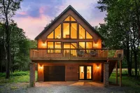 Cozy Pocono Chalet  Hot Tub, Fireplace, Near Ski Resorts & Lake Access