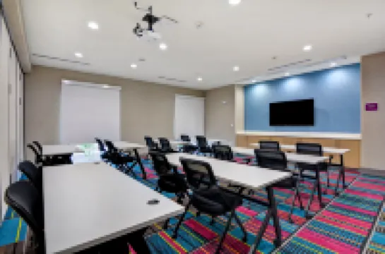 โฮม2 สวีทส์ บาย ฮิลตัน เปกอส