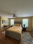 Charming 2 levels guest unit in a house in amazing lake ridge area. Hotels in Lake Ridge