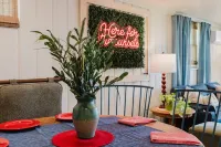 Herons Perch: Peaceful Lakefront Cottage in Shipshewana close to all the fun! Hotels in Newbury Township