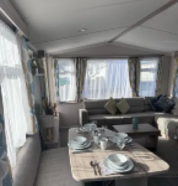 Lovely holiday caravan, located in Skegness - 10 minutes drive from the beach!