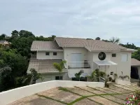 Espetacular e Charmosa Casa, Condomínio Fech, Ar, Spa+hidro, Piscina, Tv, Wifi,