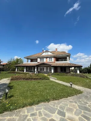 English-style villa in the Roero countryside Отели в г. 