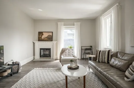 Luxury 2000 sq ft suite in Mini Mansion steps to Locke St. shops & restaurants.