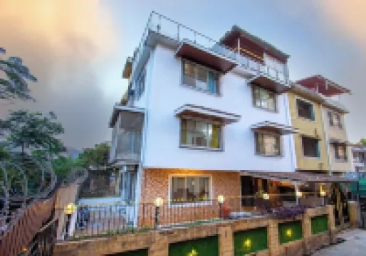 Spacious villa with 4 bedrooms and WiFi, AC in Lonavala