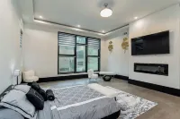 LUXE Living/10,000+sqft/Mins to DT Atlanta!