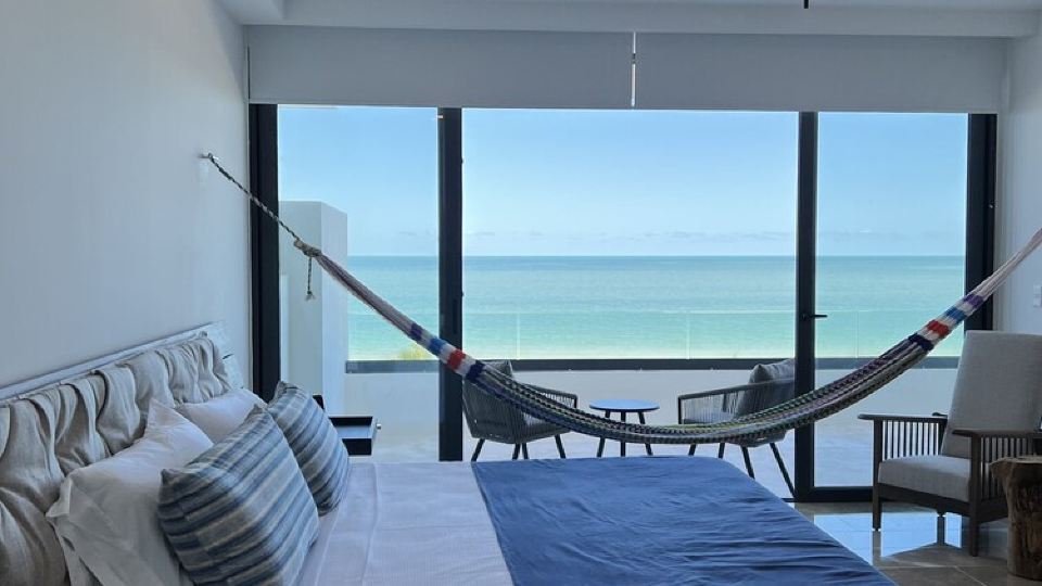 Turena 304, Luxury Beachfront condo w/private pool/hot tub and breathtaking view