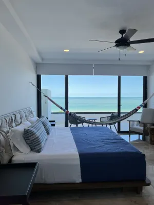 Turena 304, Luxury Beachfront condo w/private pool/hot tub and breathtaking view