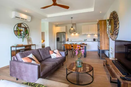 CasaCuatroRositas | Luxury 2BR Penthouse+Pool next to Blue Bay Golf & Beach resort Отели в г. Sint Michiel