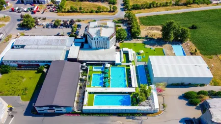 Sole Mio Wellness & Spa Отели в г. Ченеј