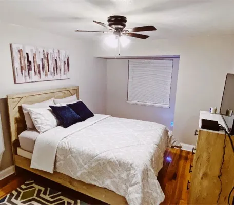 Charming 3-bedroom condo with WiFi and AC in pleasant Euclid Hotels in Euclid