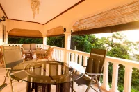 Large, holiday home on Beau Vallon