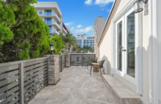 Modern 3 Bedroom House in Hollywood Beach Castle