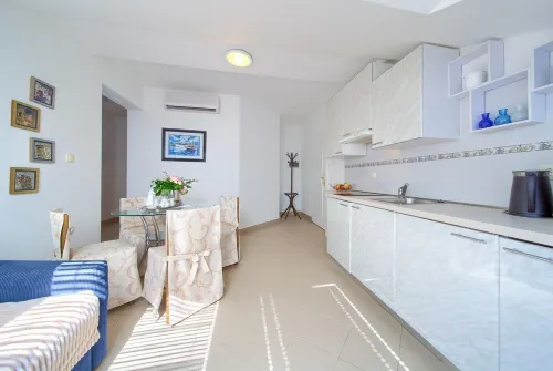 modern 2-bedroom apartment with WiFi, AC in serene Punat Hotels in Punat