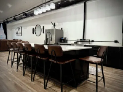 “Downtown Boro Loft” Charming 1600 sq foot open concept Downtown Jacksboro Hotels in Jack County