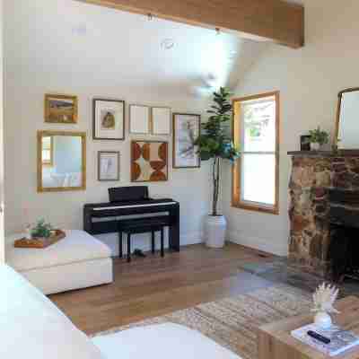 Memory-Making Alpine Retreat: 4BR, Walk to Lake Others