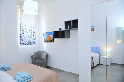 THE DIMORA IN BLUE NEAR THE FAIR, UNIVERSITY, SANT'ORSOLA POLICY CENTER. Hotels in San Donato