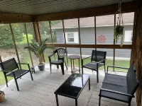 ONLY 10 min to West Virginia University!