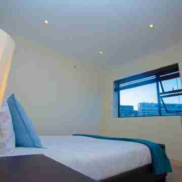 Exclusive Cul-de-Sac: 2 Bed En-suite Lux Skyline Rooms