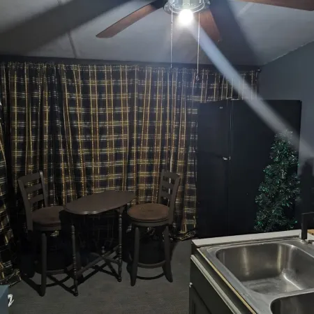 Charming house w/WiFi and AC in tranquil Wilson,walking distance to brewmasters