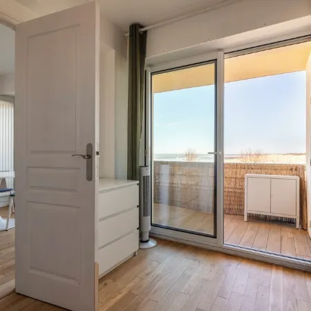 Premium oceanfront apartment. Ideal for couples or small families.