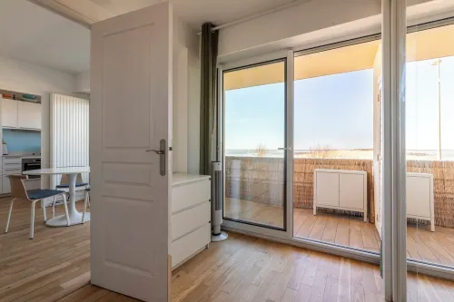 Premium oceanfront apartment. Ideal for couples or small families.