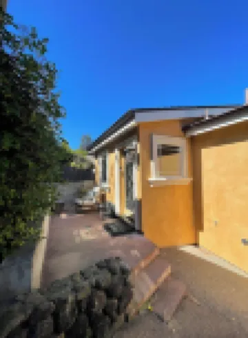 Charming and private detached cottage unit with AC in beautiful Mill Valley