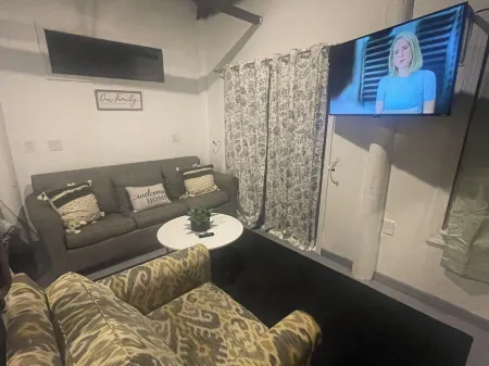 Vintage & Affordable Unit 4 of 6