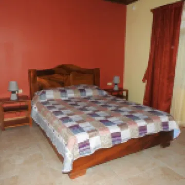 Casa Full Equipada. 100 MB de internet. Cerca de los atractivos de Monteverde.