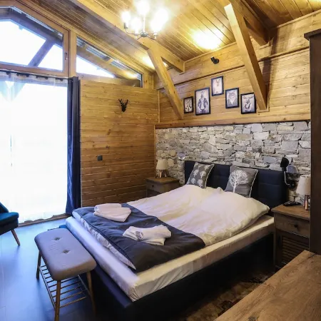 Chalet for up to 10 people with sauna, private home theater and hot tub