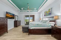 Seaside Sunset Oasis Open Concept Pool House With Lanai & Private Fenced In Yard