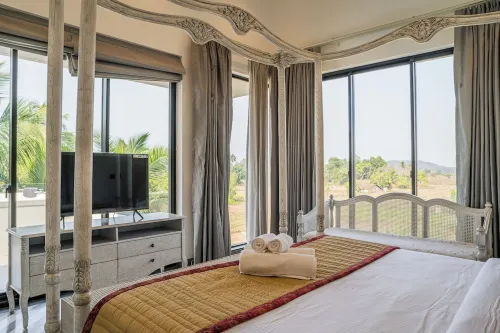 Stunning 5BHK Luxury Villa with Private Pool, Jacuzzi & Lift A1