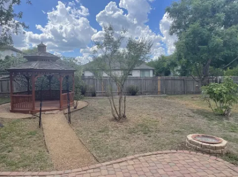 Beautiful & Large SFR 6 Queen Beds+ Sleeper Sofa, Great Area Close to 130 & HEB